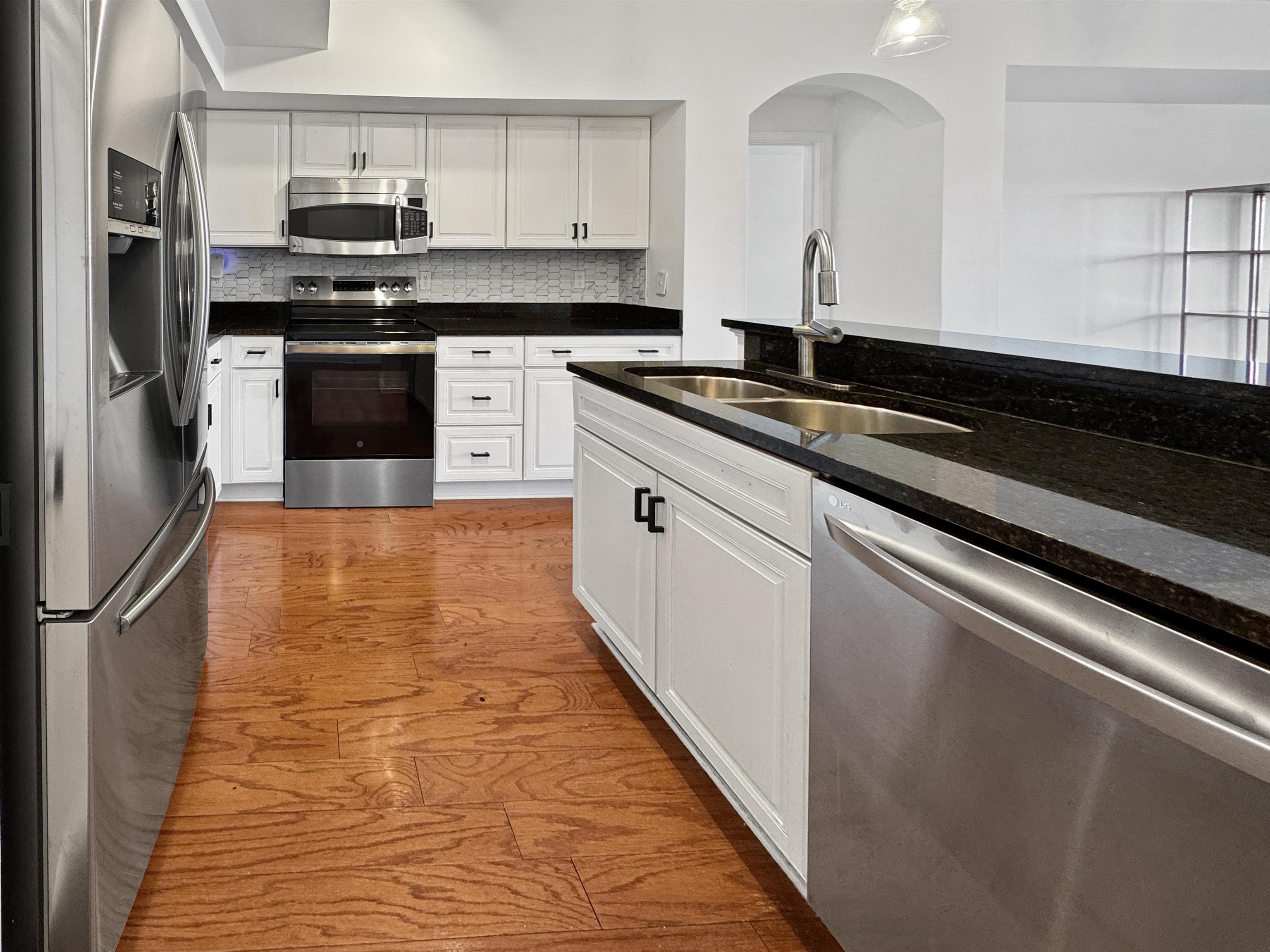 Memphis, Tennessee 38103, United States, 2 Bedrooms Bedrooms, ,2 BathroomsBathrooms,Residential,Active,189855