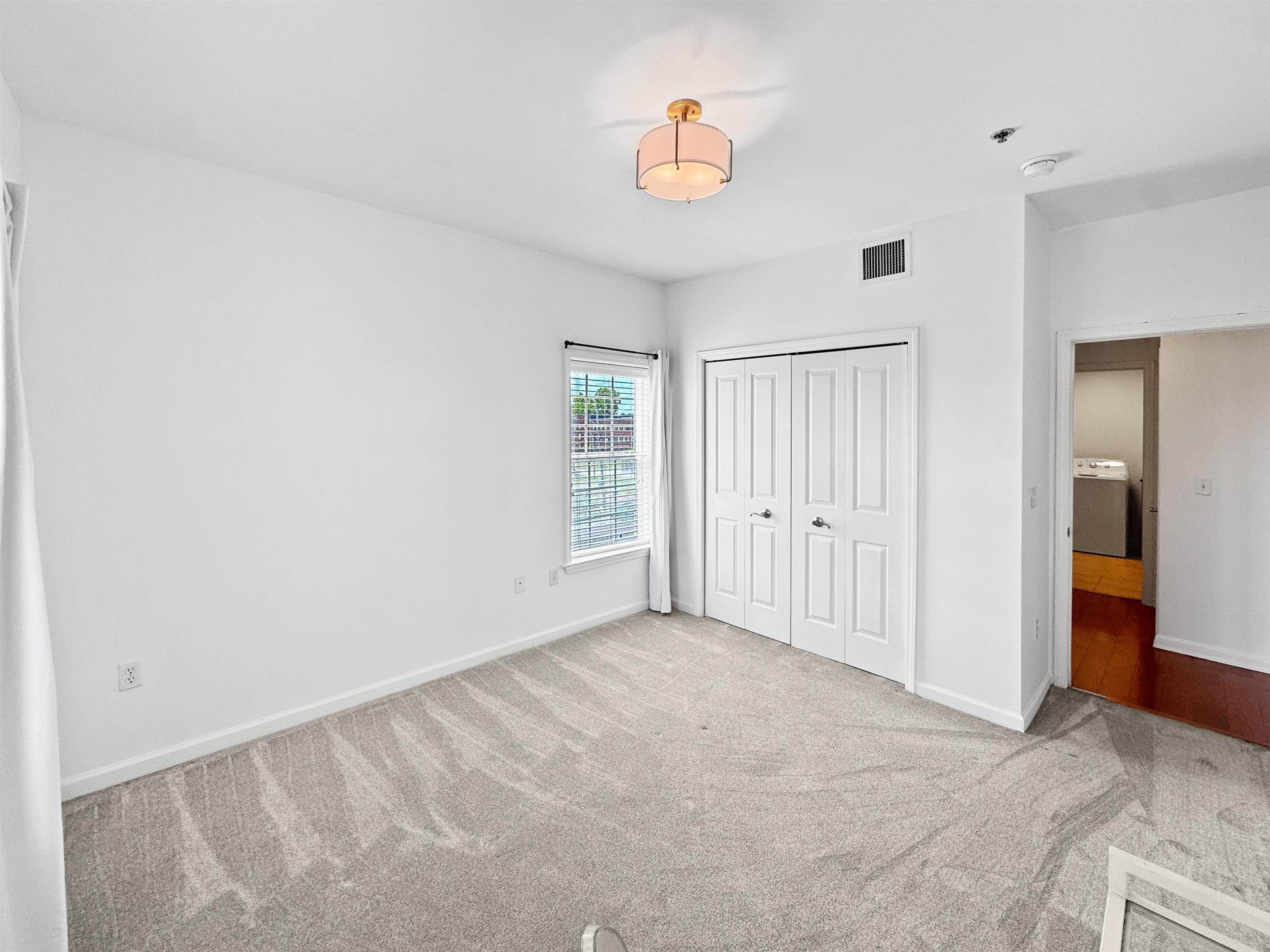 Memphis, Tennessee 38103, United States, 2 Bedrooms Bedrooms, ,2 BathroomsBathrooms,Residential,Active,189855