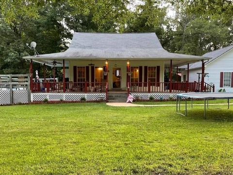 Photo of 4701 MICHIE PEBBLE HILL RD, Michie, TN 38357 (MLS # 10209977)