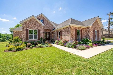 Photo of 245 FULLEN LN, Savannah, TN 38372 (MLS # 10215961)