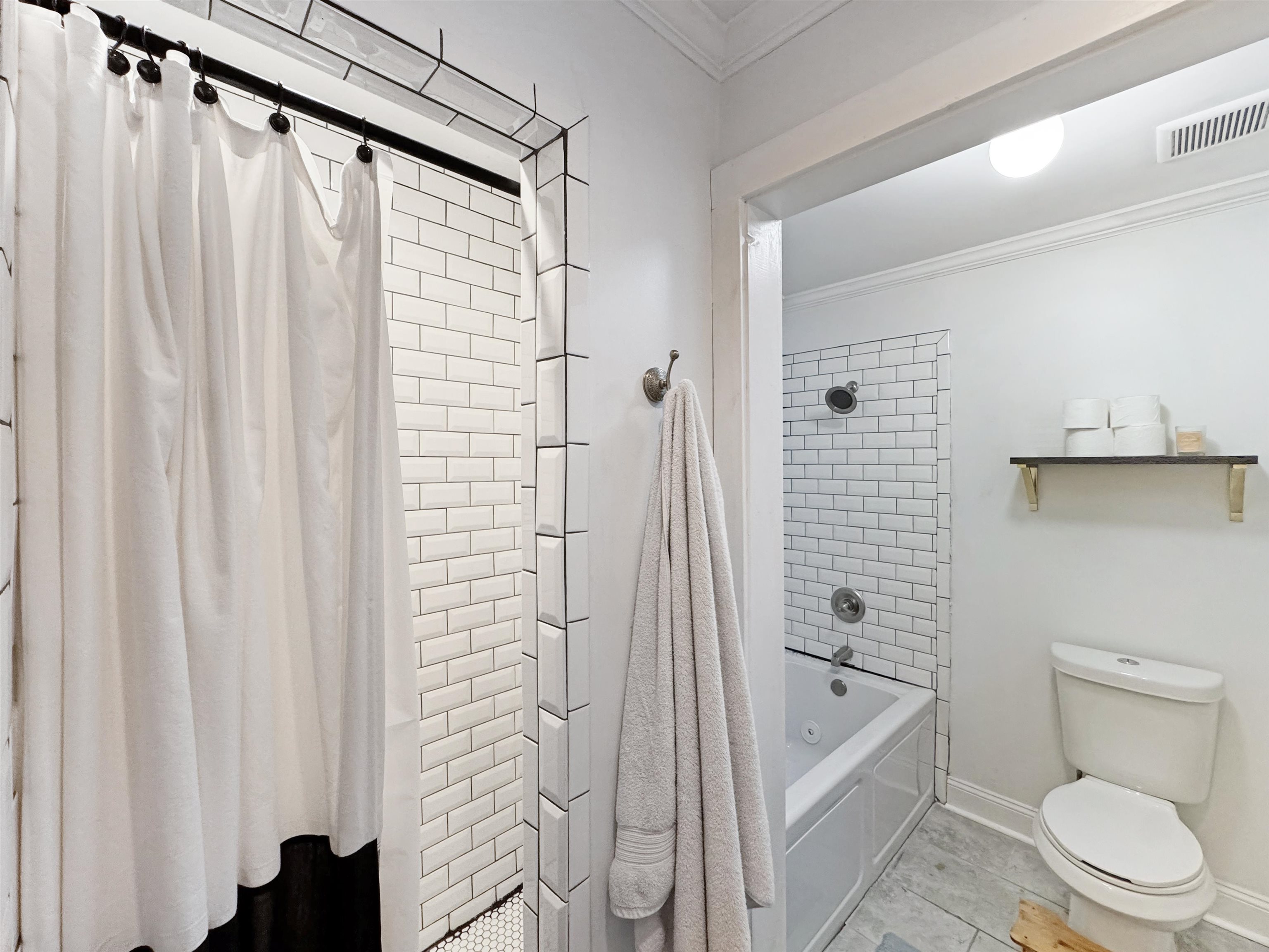 Memphis, Tennessee 38111, United States, 3 Bedrooms Bedrooms, ,3 BathroomsBathrooms,Residential,Active,220603