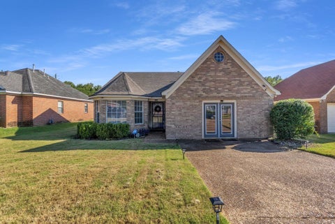 Photo of 4557 LINDAWOOD LN, Memphis, TN 38128 (MLS # 10230502)