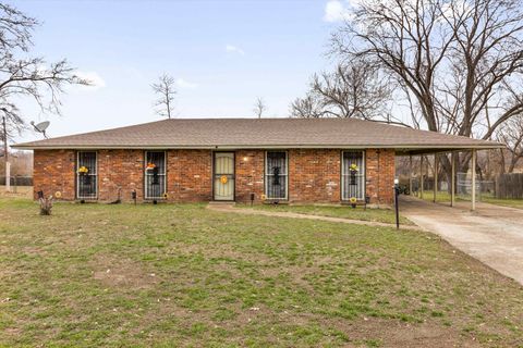 Photo of 214 IVAN RD, Memphis, TN 38109 (MLS # 10214983)