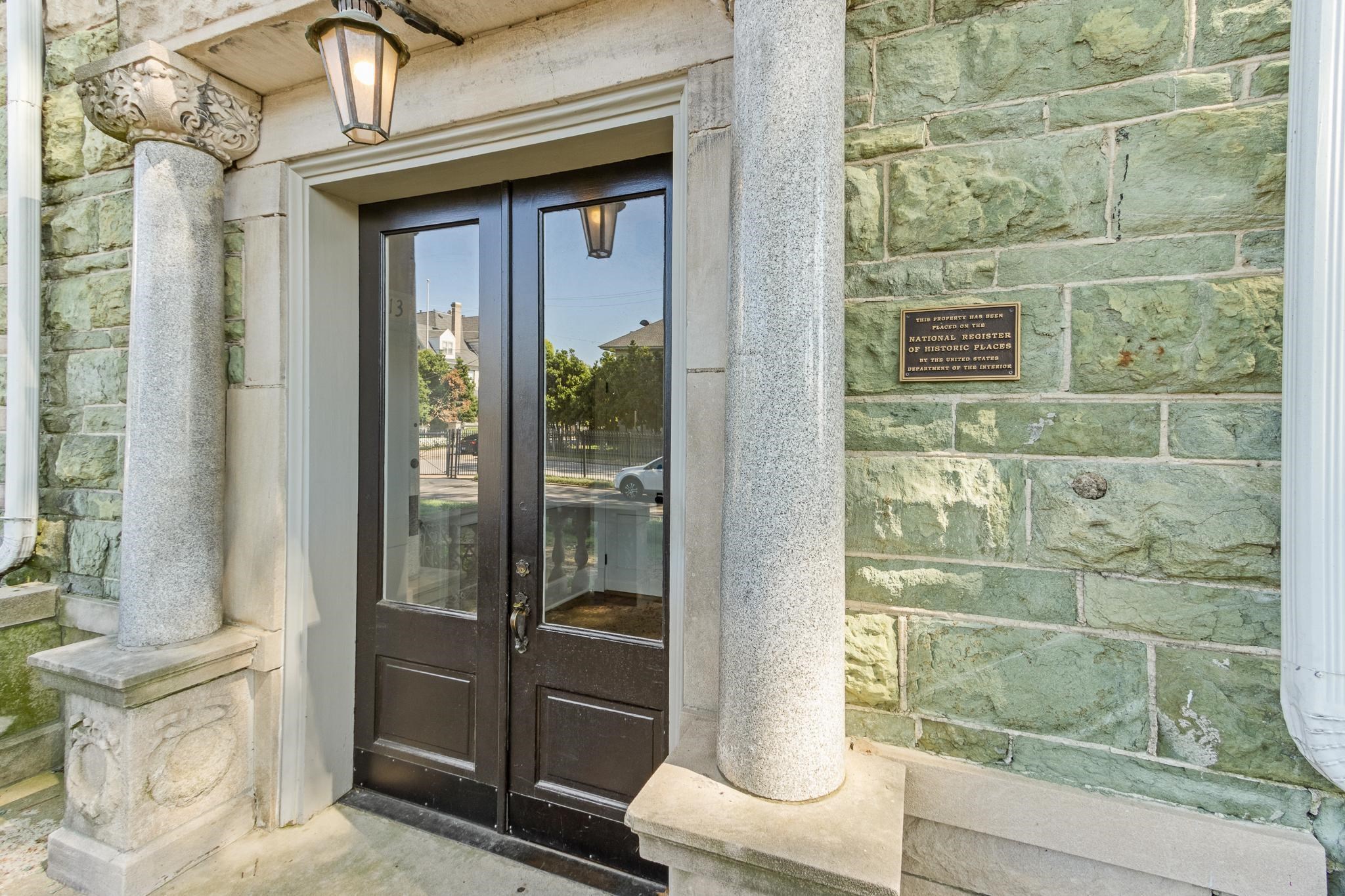 Memphis, Tennessee 38105, United States, 3 Bedrooms Bedrooms, ,2 BathroomsBathrooms,Residential,Active,84380