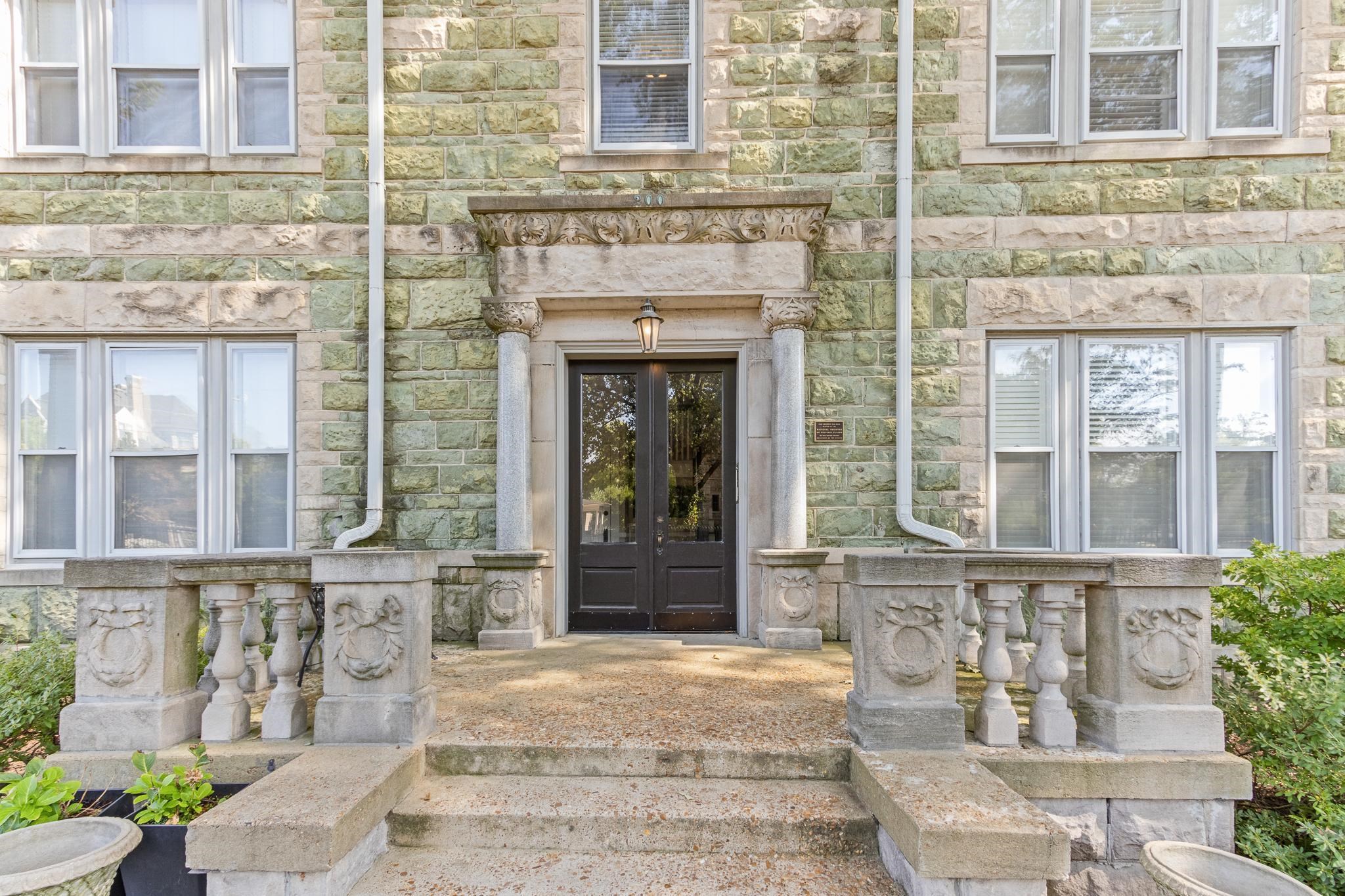 Memphis, Tennessee 38105, United States, 3 Bedrooms Bedrooms, ,2 BathroomsBathrooms,Residential,Active,84380