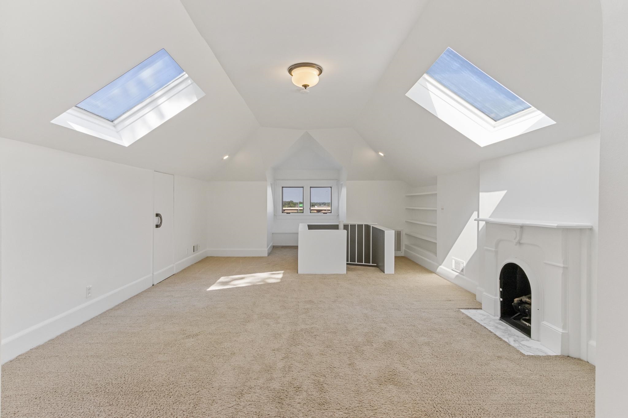 Memphis, Tennessee 38105, United States, 3 Bedrooms Bedrooms, ,2 BathroomsBathrooms,Residential,Active,84380