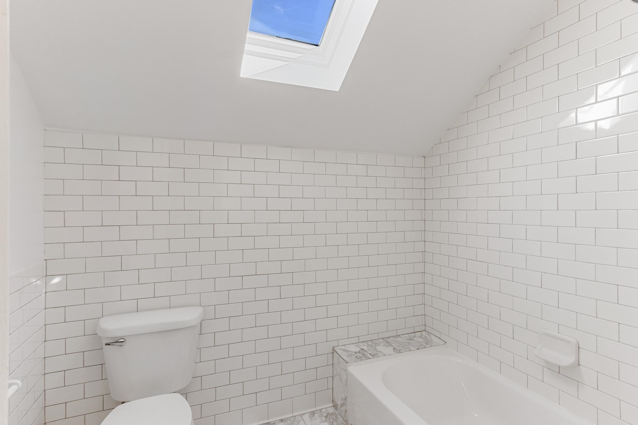 Memphis, Tennessee 38105, United States, 3 Bedrooms Bedrooms, ,2 BathroomsBathrooms,Residential,Active,84380