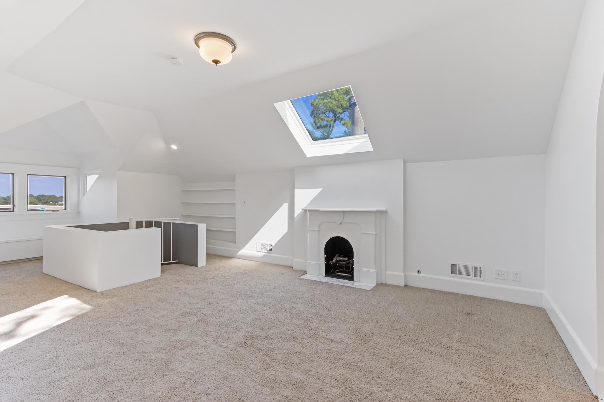 Memphis, Tennessee 38105, United States, 3 Bedrooms Bedrooms, ,2 BathroomsBathrooms,Residential,Active,84380