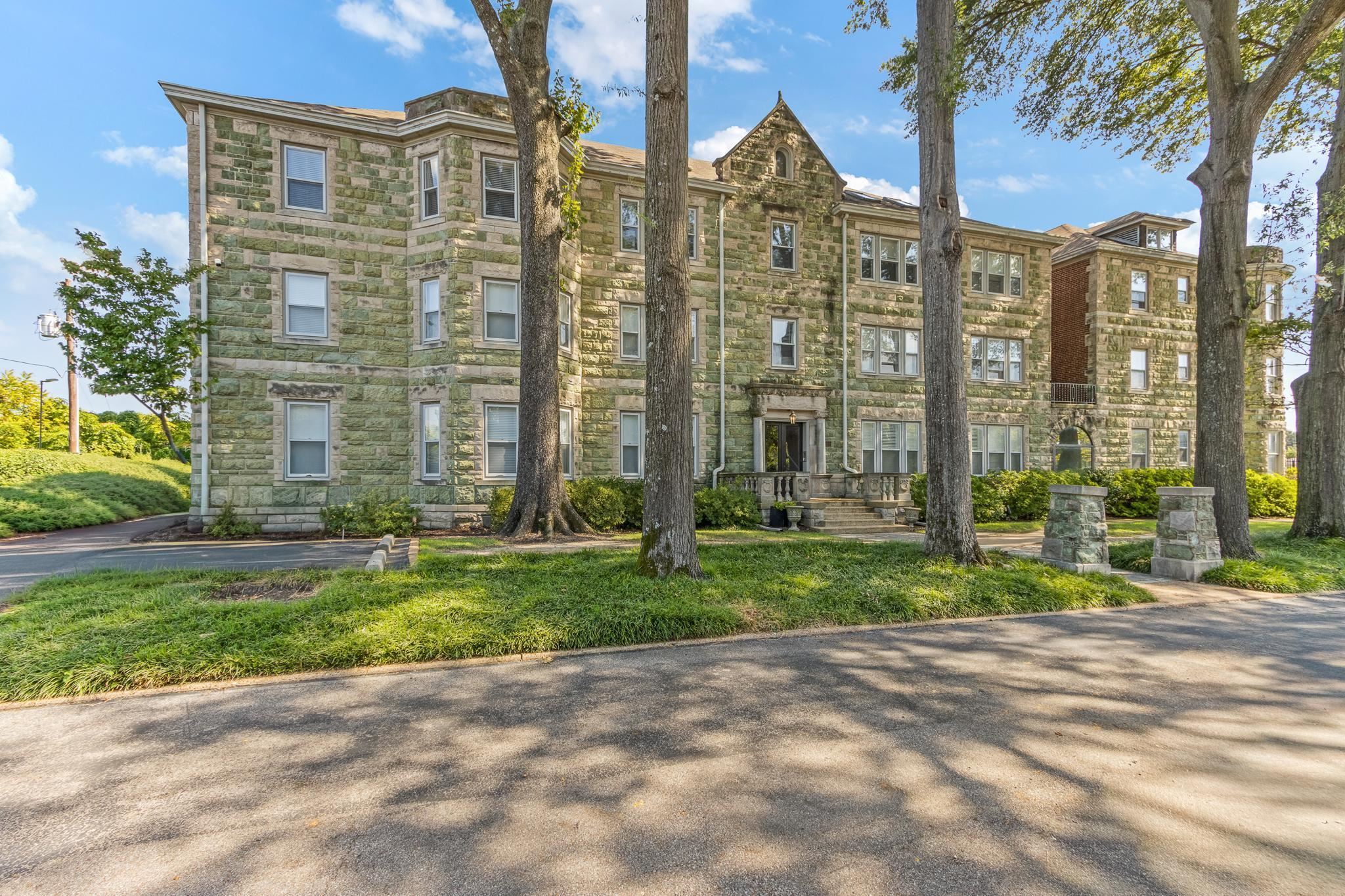 Memphis, Tennessee 38105, United States, 3 Bedrooms Bedrooms, ,2 BathroomsBathrooms,Residential,Active,84380