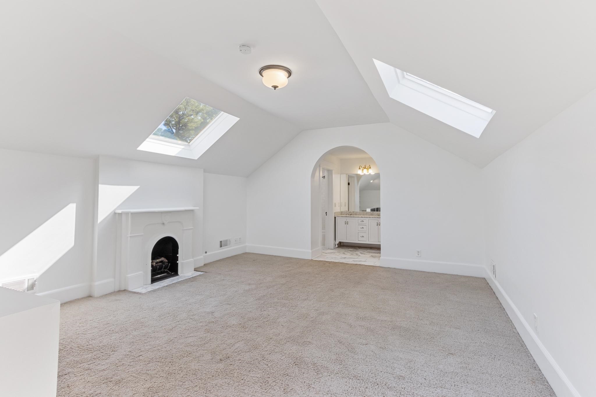 Memphis, Tennessee 38105, United States, 3 Bedrooms Bedrooms, ,2 BathroomsBathrooms,Residential,Active,84380