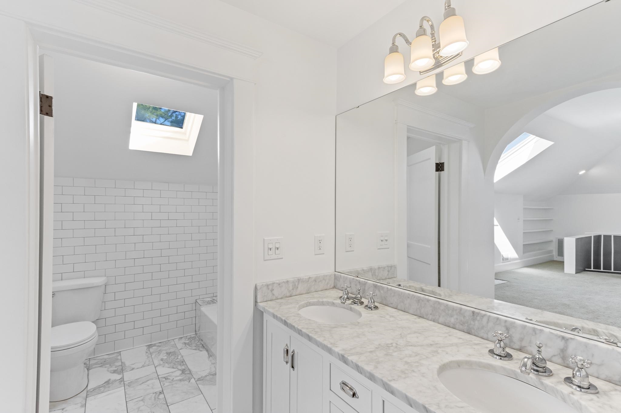 Memphis, Tennessee 38105, United States, 3 Bedrooms Bedrooms, ,2 BathroomsBathrooms,Residential,Active,84380