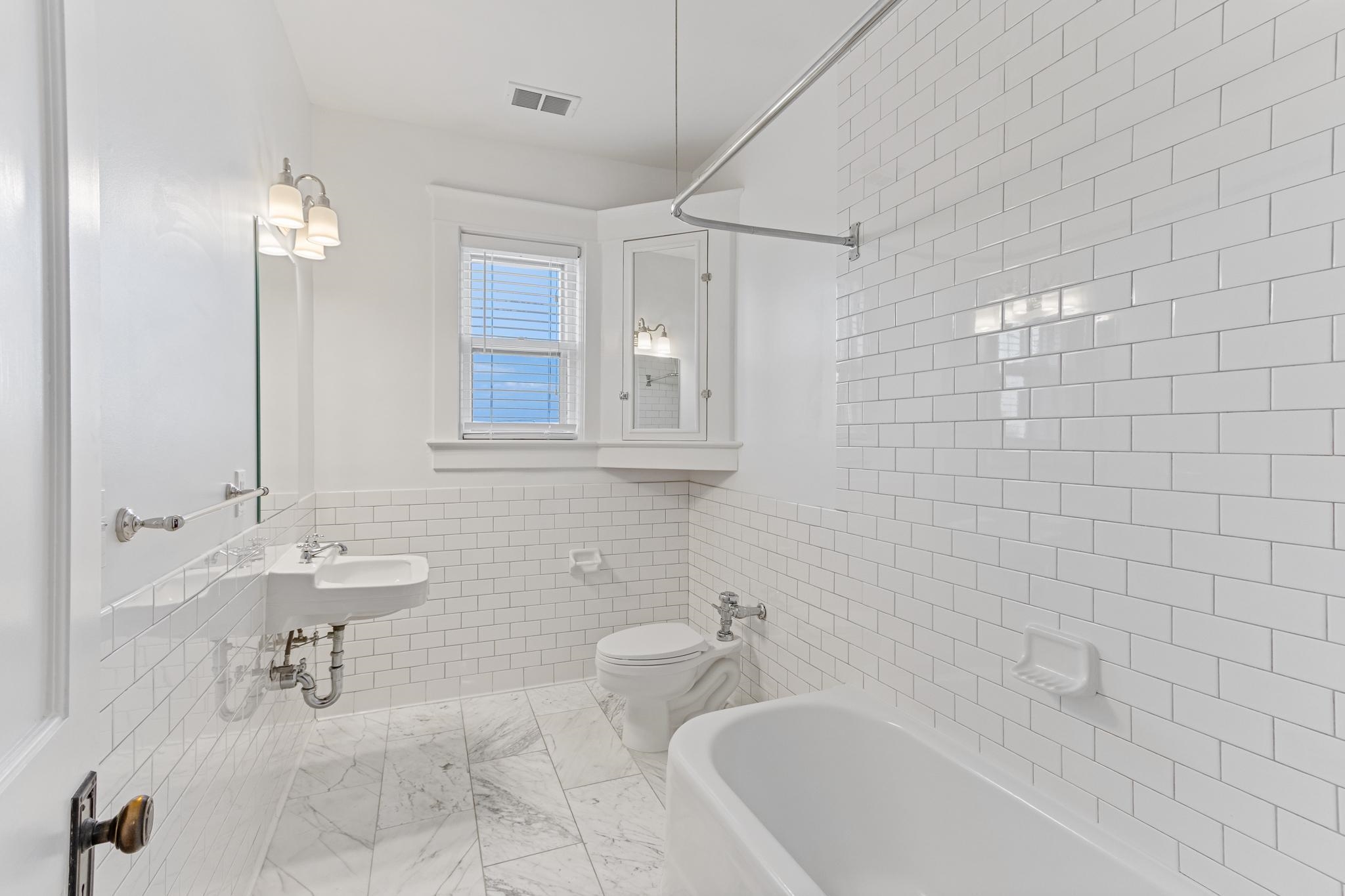 Memphis, Tennessee 38105, United States, 3 Bedrooms Bedrooms, ,2 BathroomsBathrooms,Residential,Active,84380