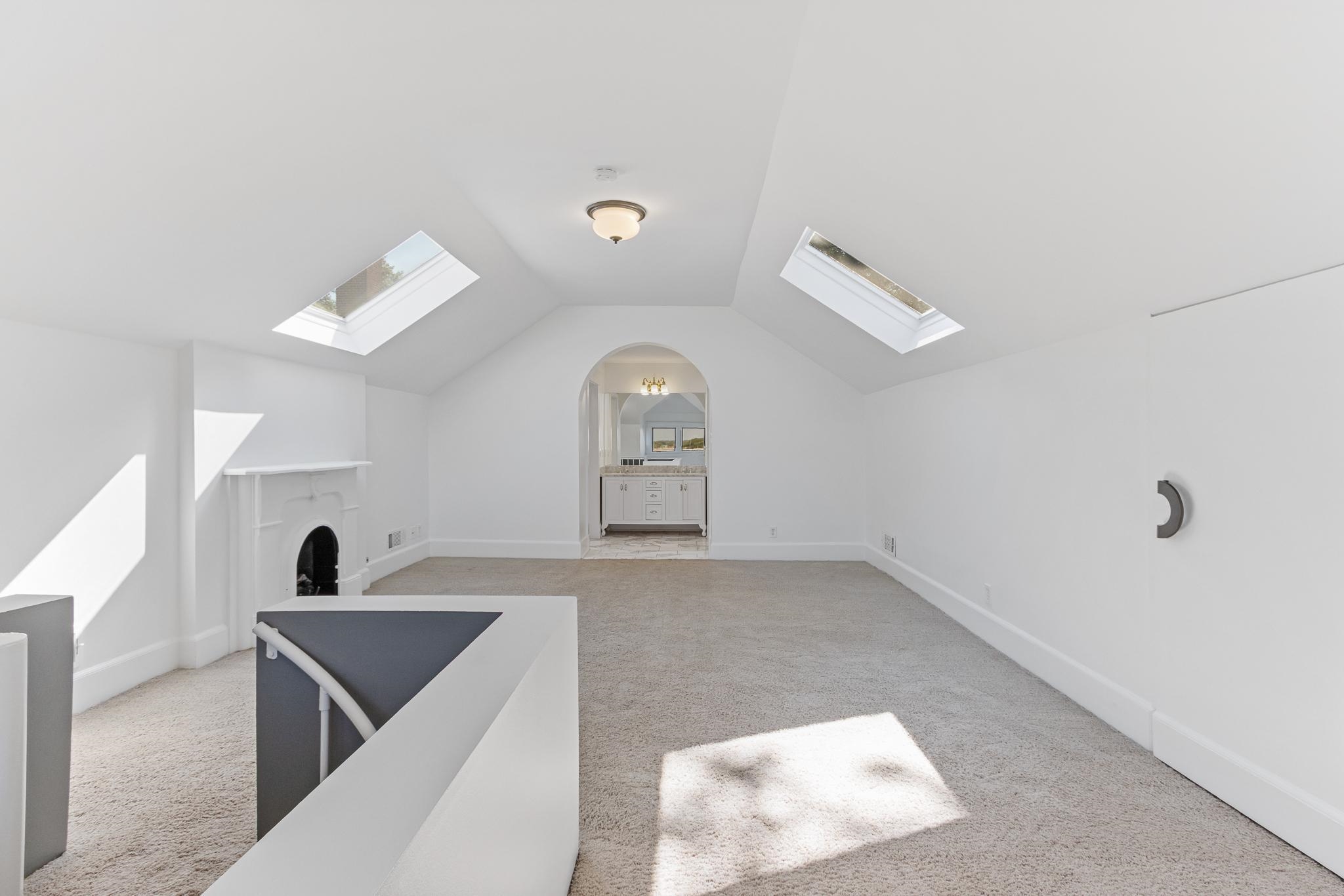 Memphis, Tennessee 38105, United States, 3 Bedrooms Bedrooms, ,2 BathroomsBathrooms,Residential,Active,84380