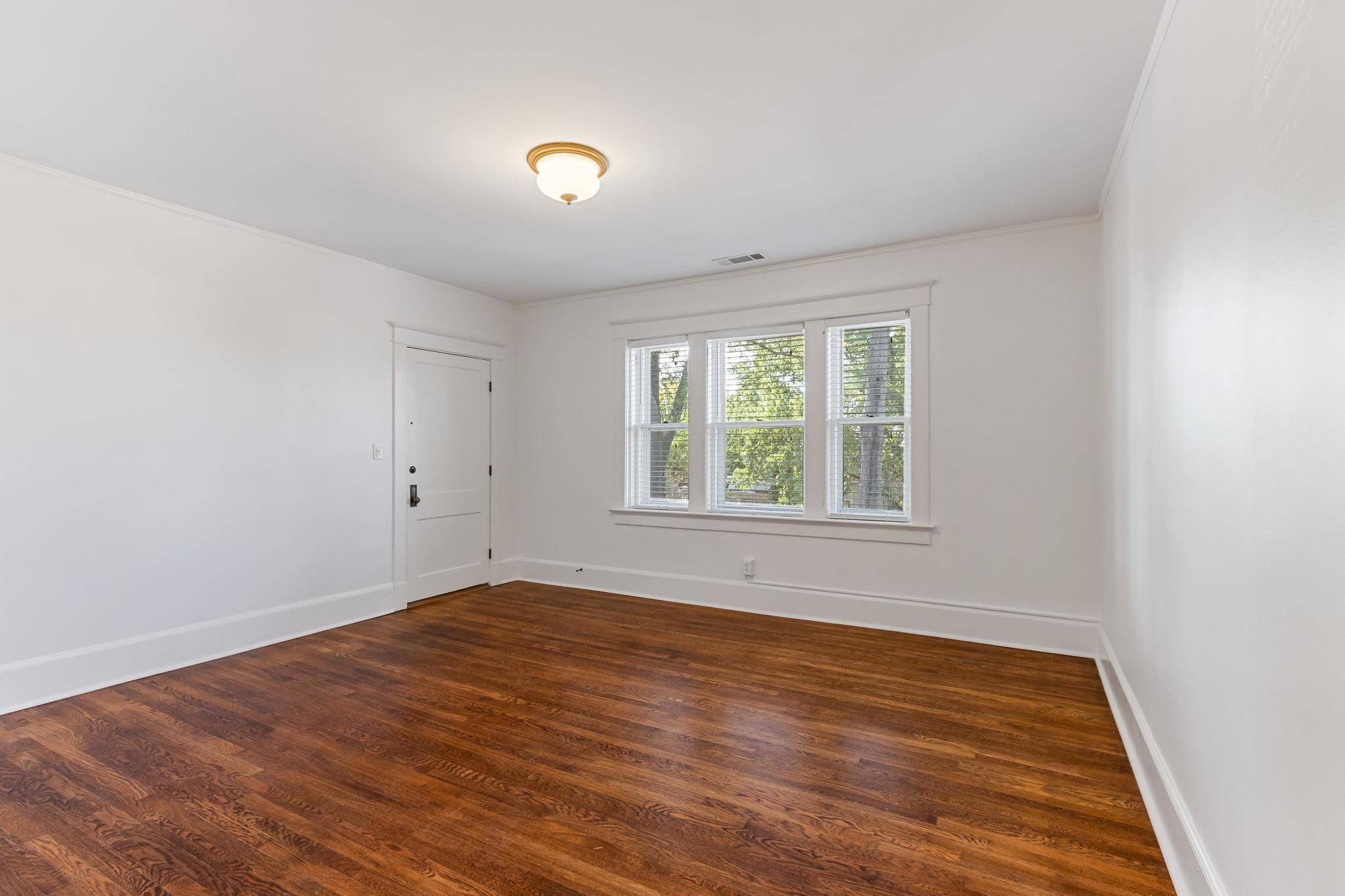 Memphis, Tennessee 38105, United States, 3 Bedrooms Bedrooms, ,2 BathroomsBathrooms,Residential,Active,84380