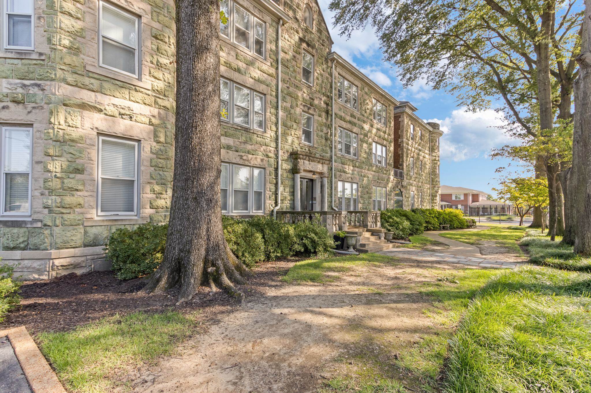 Memphis, Tennessee 38105, United States, 3 Bedrooms Bedrooms, ,2 BathroomsBathrooms,Residential,Active,84380