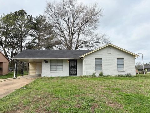 Photo of 3759 MCCAIN RD, Memphis, TN 38109 (MLS # 10216523)
