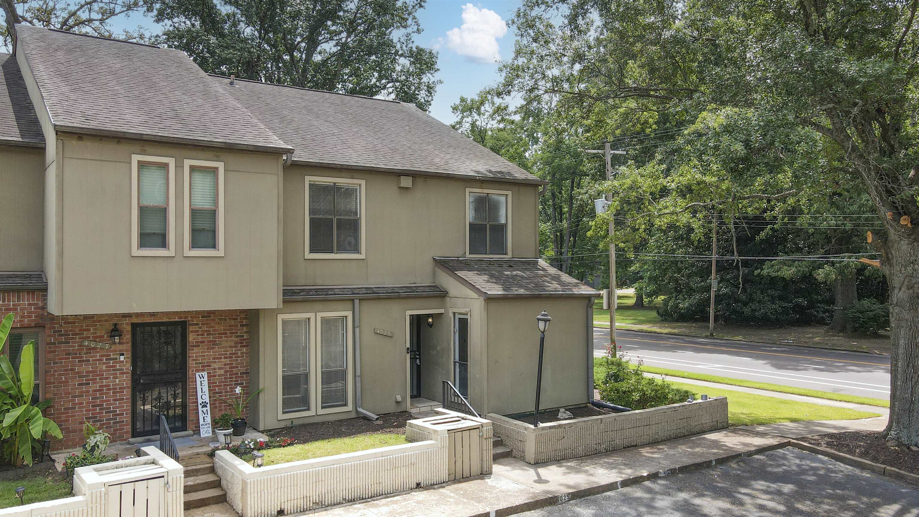 View Memphis, TN 38122 townhome