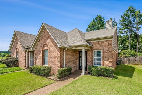 Photo of 6812 MEADOW CHASE LN, Memphis, TN 38115 (MLS # 10225820)