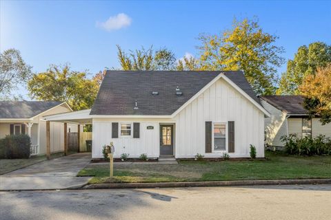Photo of 3869 CEDAR PATH DR, Memphis, TN 38115 (MLS # 10209371)
