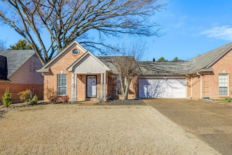 Photo of 2749 COLONIAL TOWERS DR, Memphis, TN 38016 (MLS # 10213490)