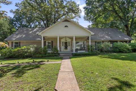Photo of 2532 E HAWTHORNE RD, Bartlett, TN 38134 (MLS # 10224311)