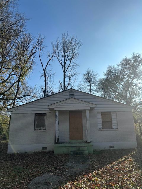 Photo of 1323 SMITH AVE, Memphis, TN 38107 (MLS # 10210937)