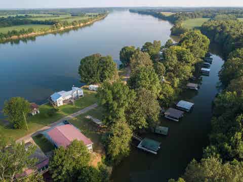 Photo of 70 POINT WAY, Saltillo, TN 38370 (MLS # 10218387)