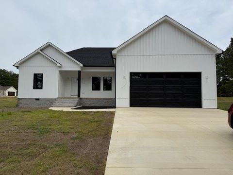 Photo of 210 CHARIOT LN, Savannah, TN 38372 (MLS # 10204551)