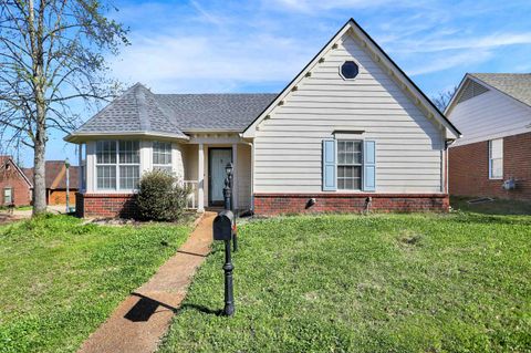 Photo of 8394 PALM SPRINGS DR, Memphis, TN 38016 (MLS # 10217090)