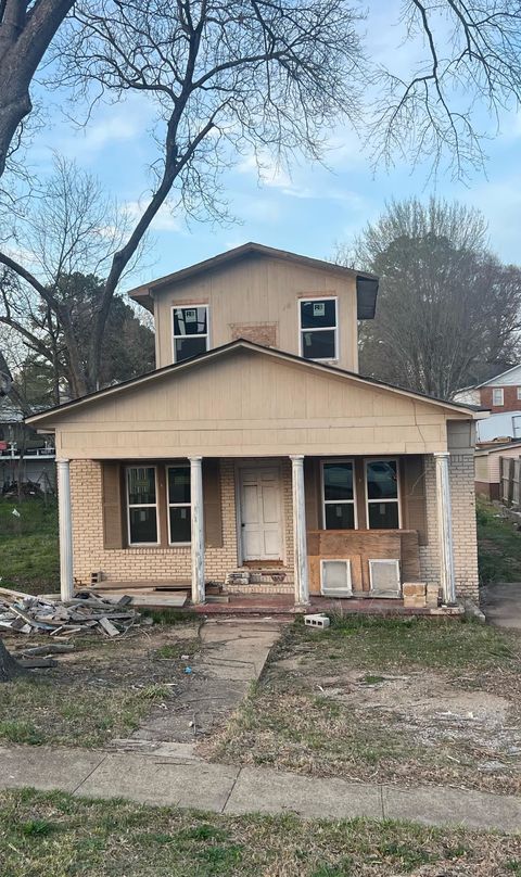 Photo of 311 W COURT AVE, Selmer, TN 38375 (MLS # 10215859)