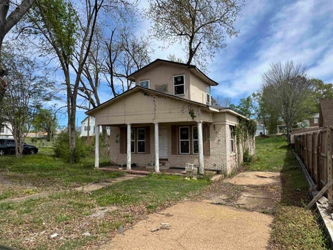 Photo of 311 W COURT AVE, Selmer, TN 38375 (MLS # 10215859)