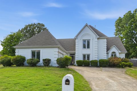 Photo of 4275 OLD FOREST CV, Memphis, TN 38125 (MLS # 10220189)