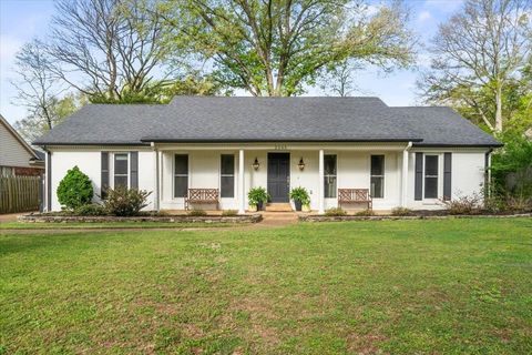Photo of 2265 PIKE WOOD DR, Germantown, TN 38138 (MLS # 10218413)