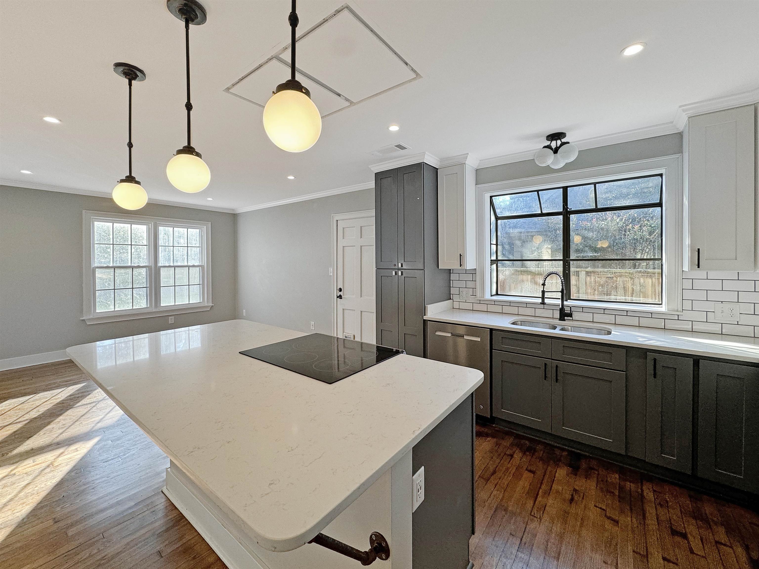 Memphis, Tennessee 38120, United States, 3 Bedrooms Bedrooms, ,2 BathroomsBathrooms,Residential,Active,184094