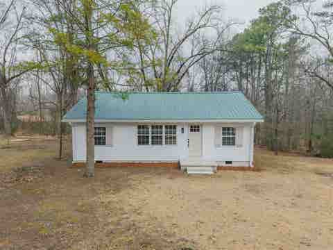 Photo of 231 ADAMS ST, Selmer, TN 38375 (MLS # 10226516)