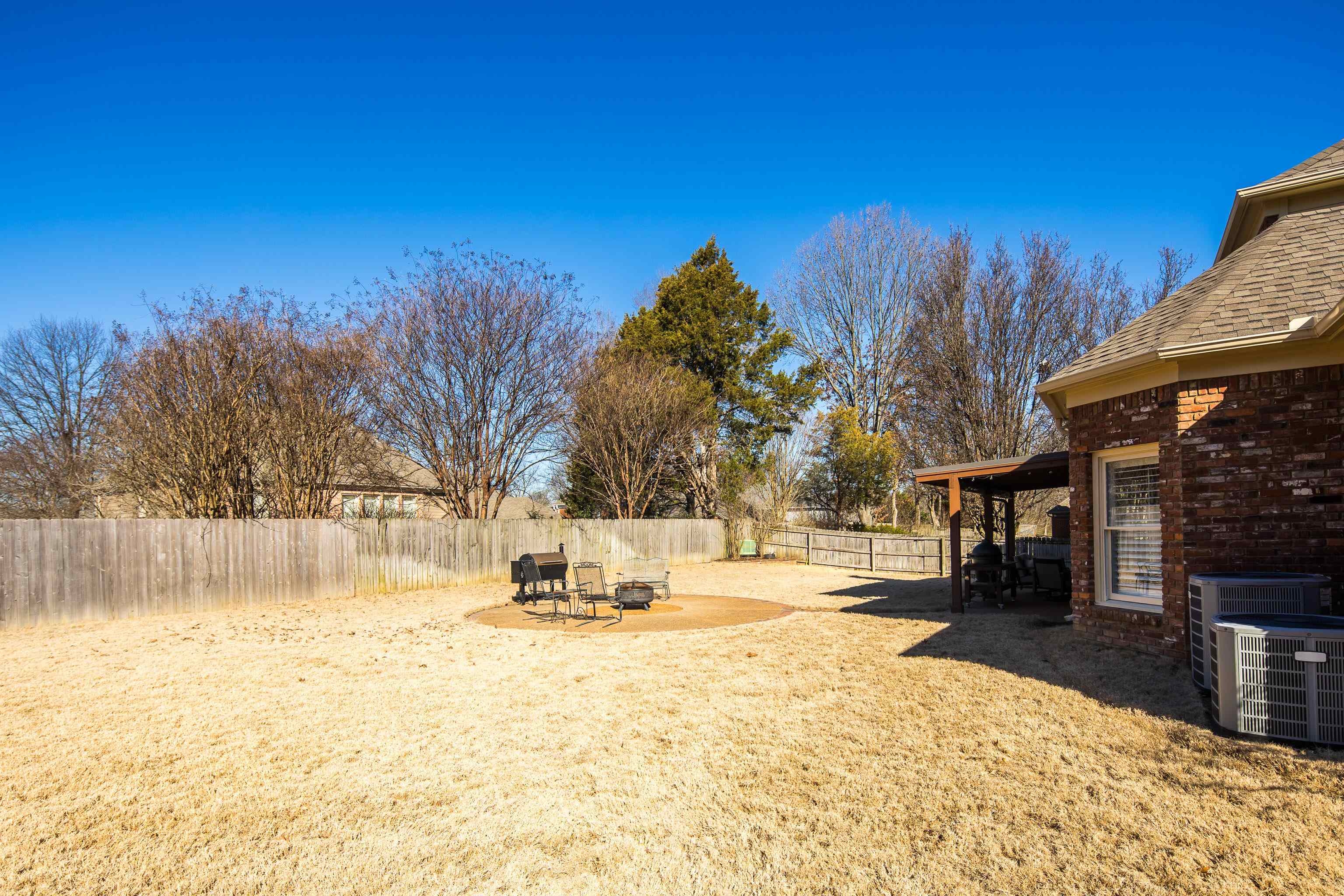 Collierville, Tennessee 38017, United States, 4 Bedrooms Bedrooms, ,4 BathroomsBathrooms,Residential,Pending,79127