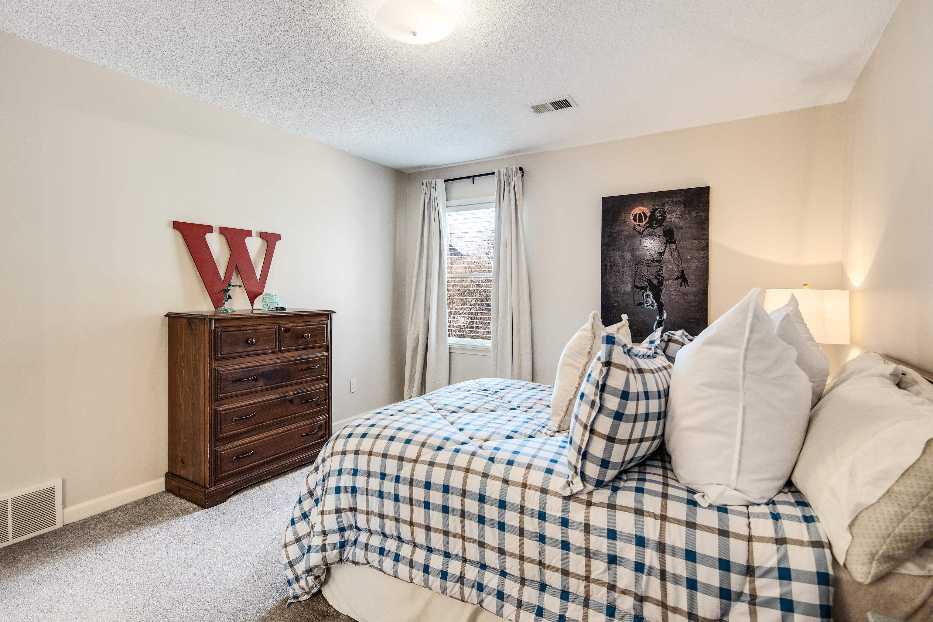 Collierville, Tennessee 38017, United States, 4 Bedrooms Bedrooms, ,4 BathroomsBathrooms,Residential,Pending,79127