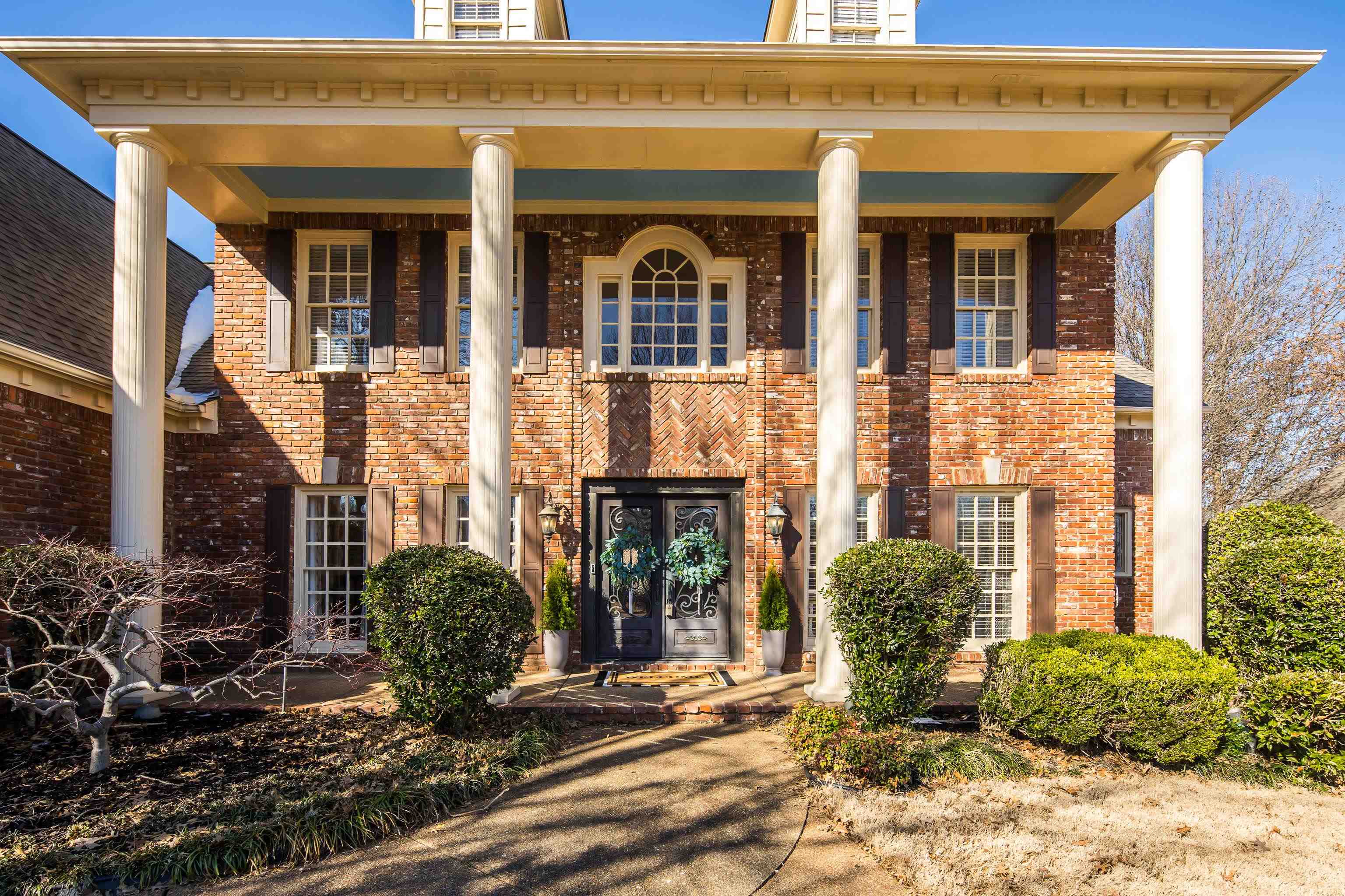 Collierville, Tennessee 38017, United States, 4 Bedrooms Bedrooms, ,4 BathroomsBathrooms,Residential,Pending,79127