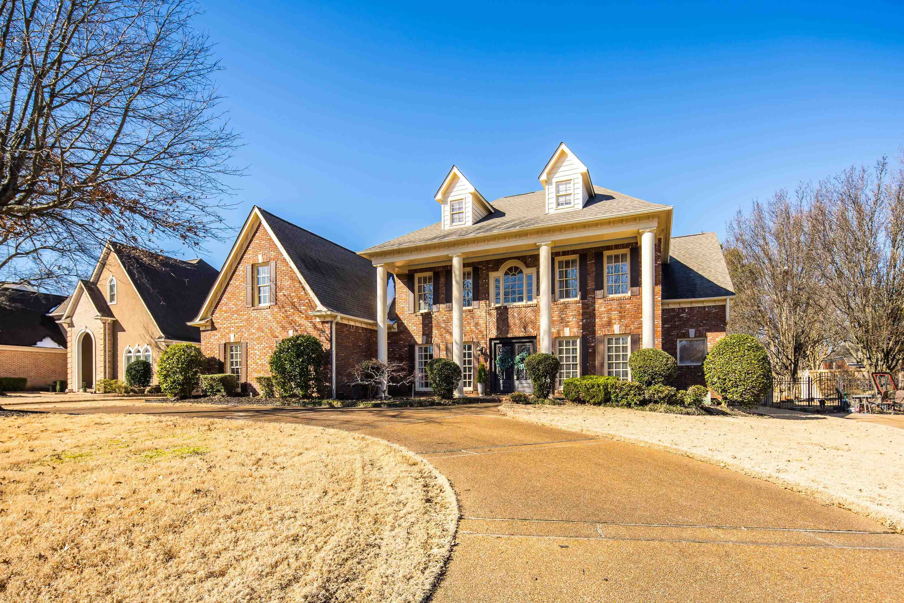 Collierville, Tennessee 38017, United States, 4 Bedrooms Bedrooms, ,4 BathroomsBathrooms,Residential,Pending,79127