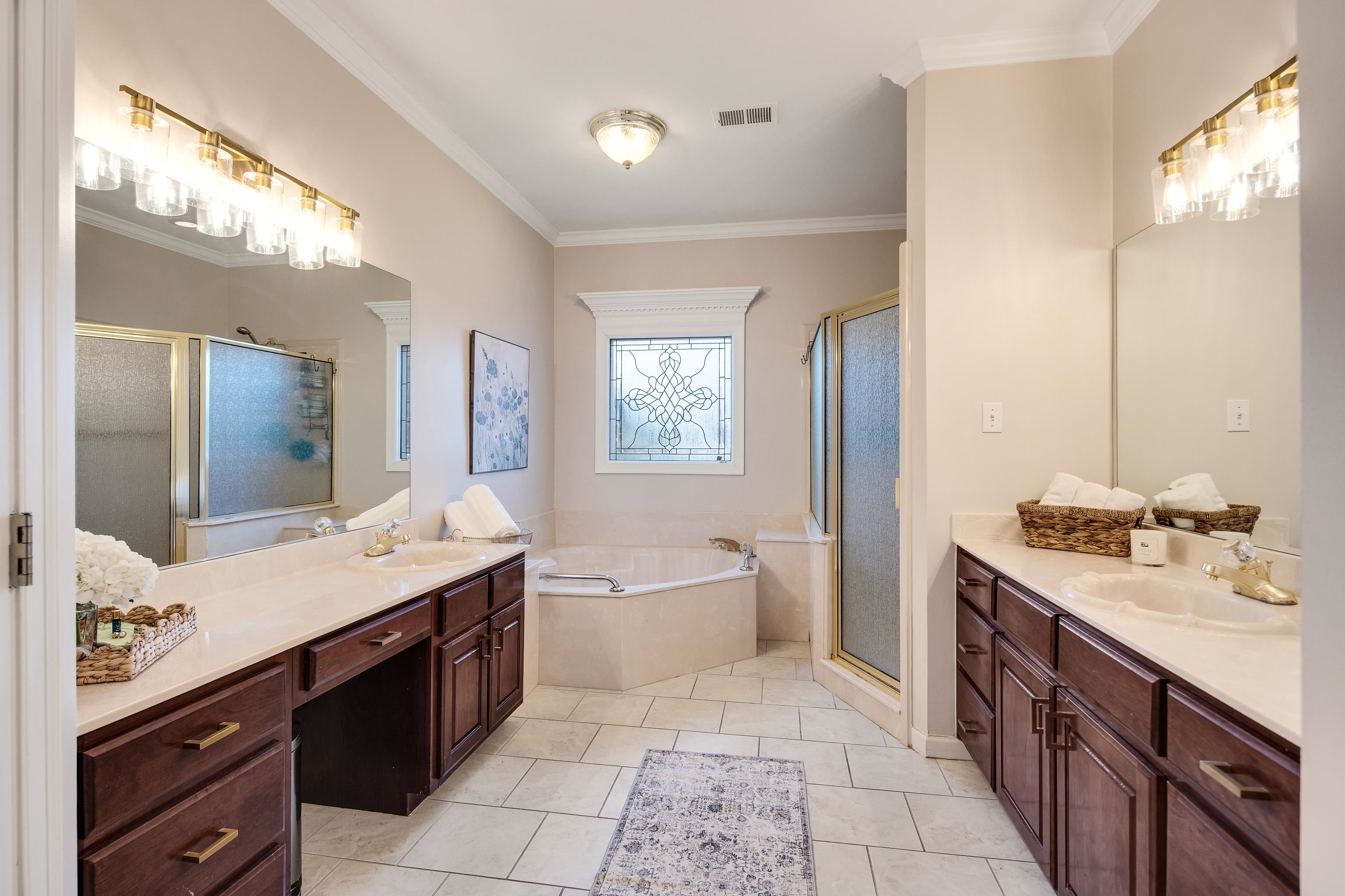 Collierville, Tennessee 38017, United States, 4 Bedrooms Bedrooms, ,4 BathroomsBathrooms,Residential,Pending,79127