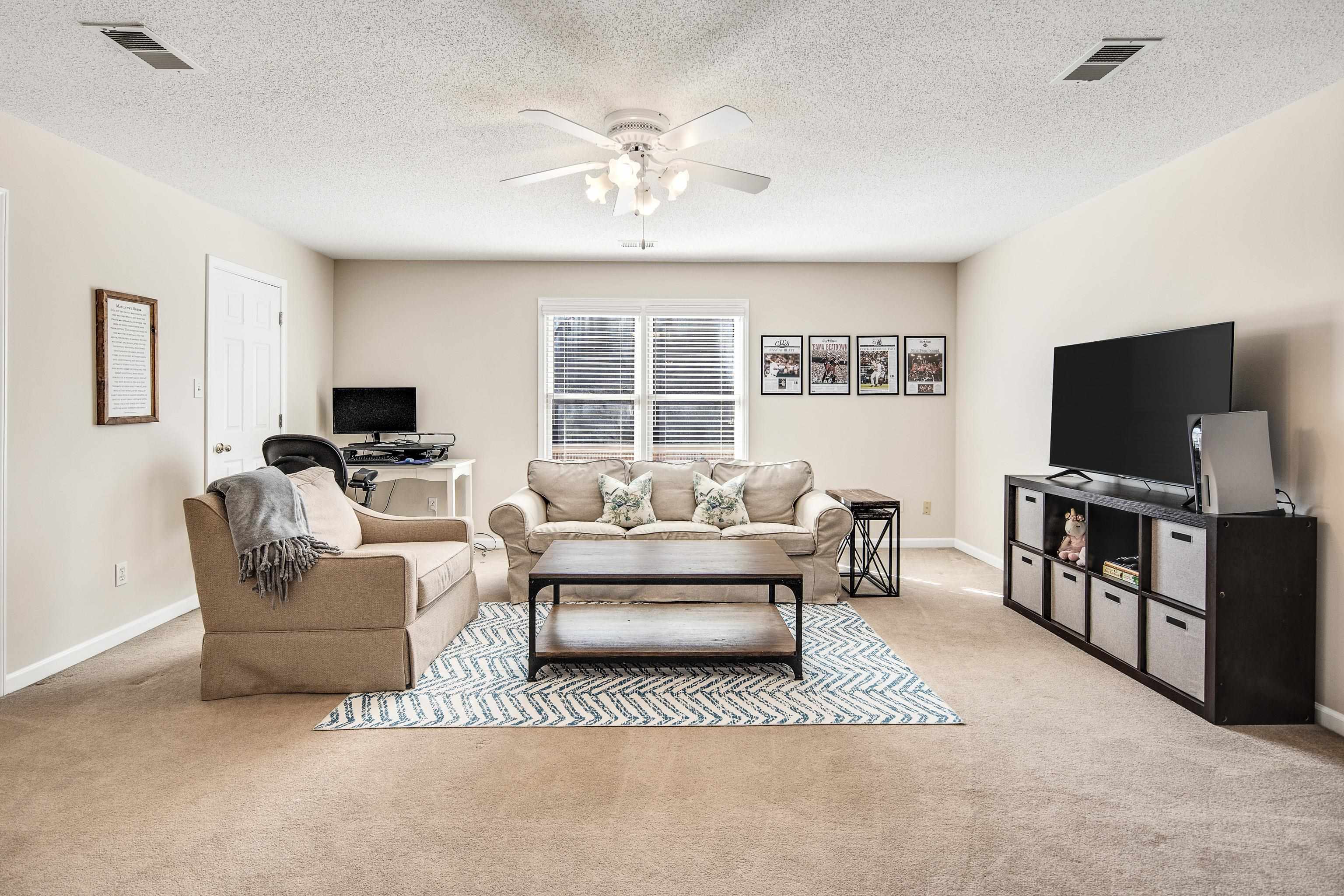 Collierville, Tennessee 38017, United States, 4 Bedrooms Bedrooms, ,4 BathroomsBathrooms,Residential,Pending,79127