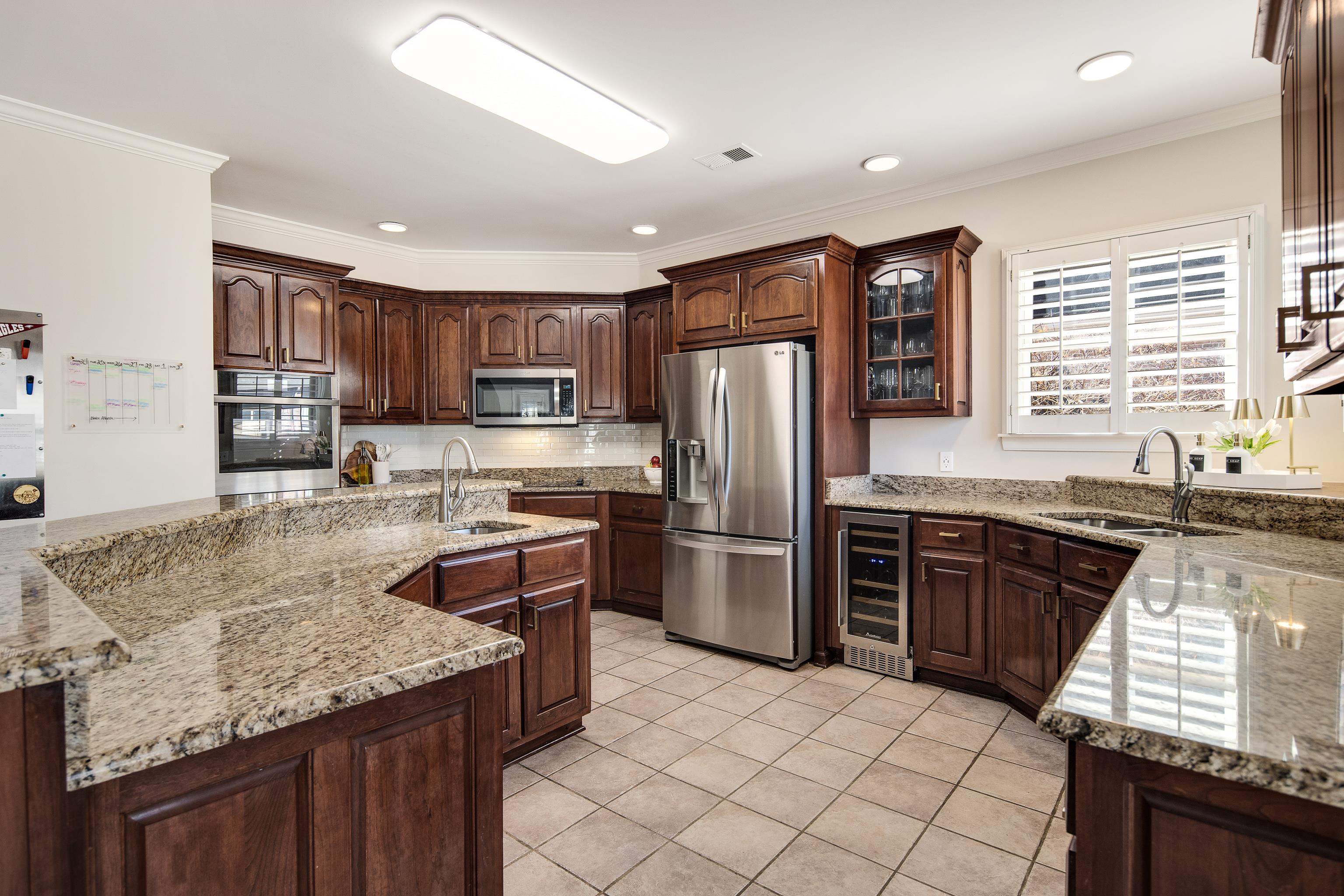 Collierville, Tennessee 38017, United States, 4 Bedrooms Bedrooms, ,4 BathroomsBathrooms,Residential,Pending,79127