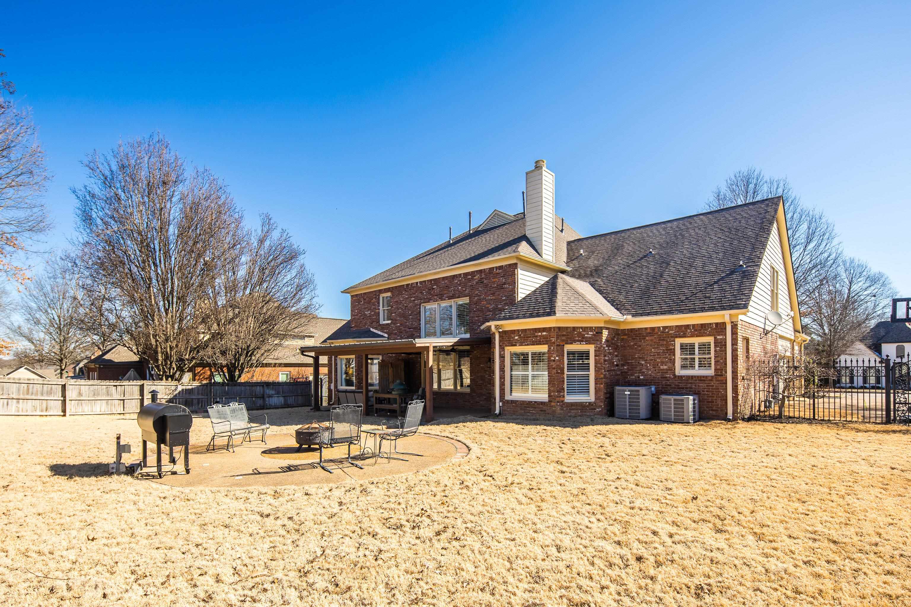 Collierville, Tennessee 38017, United States, 4 Bedrooms Bedrooms, ,4 BathroomsBathrooms,Residential,Pending,79127