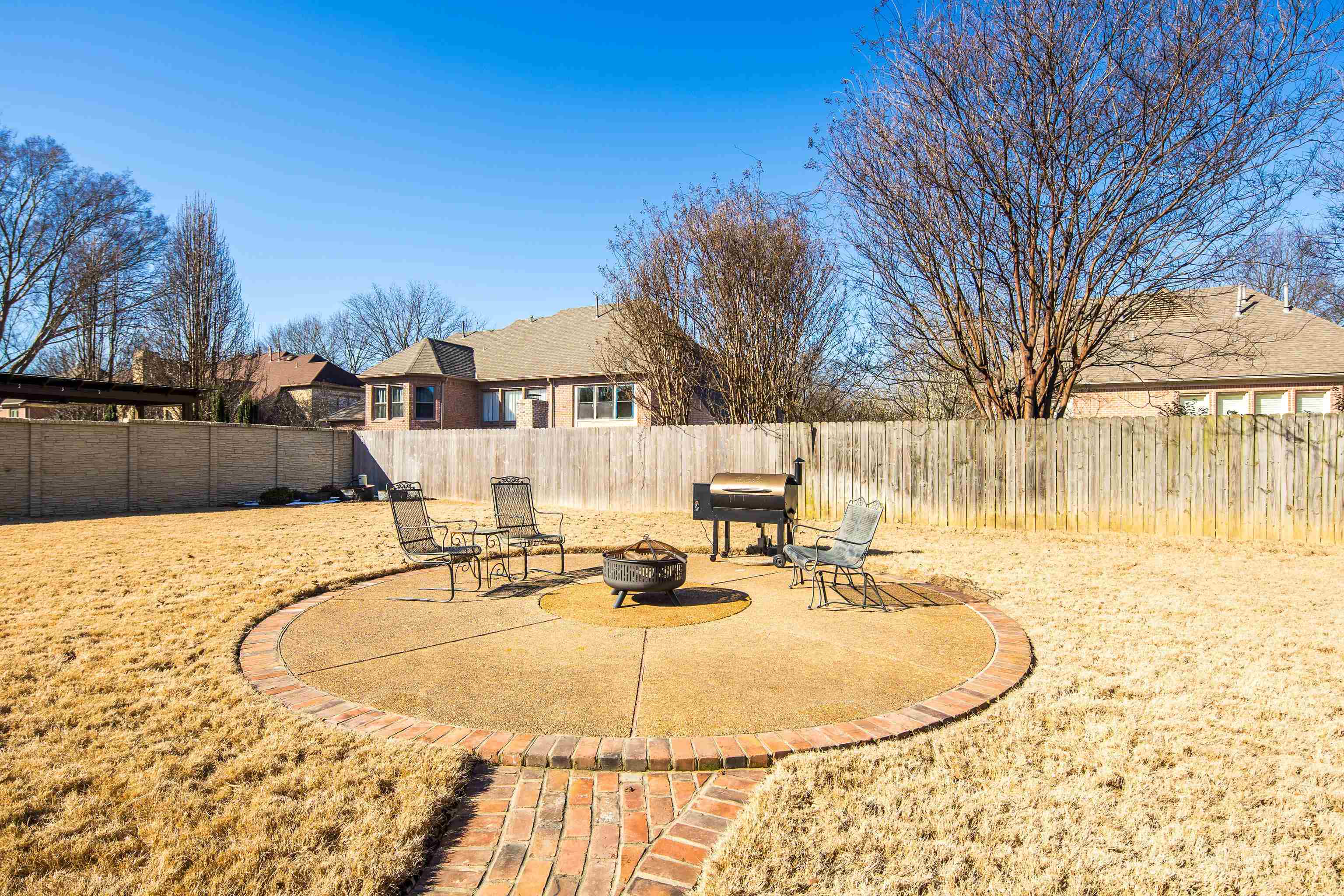 Collierville, Tennessee 38017, United States, 4 Bedrooms Bedrooms, ,4 BathroomsBathrooms,Residential,Pending,79127