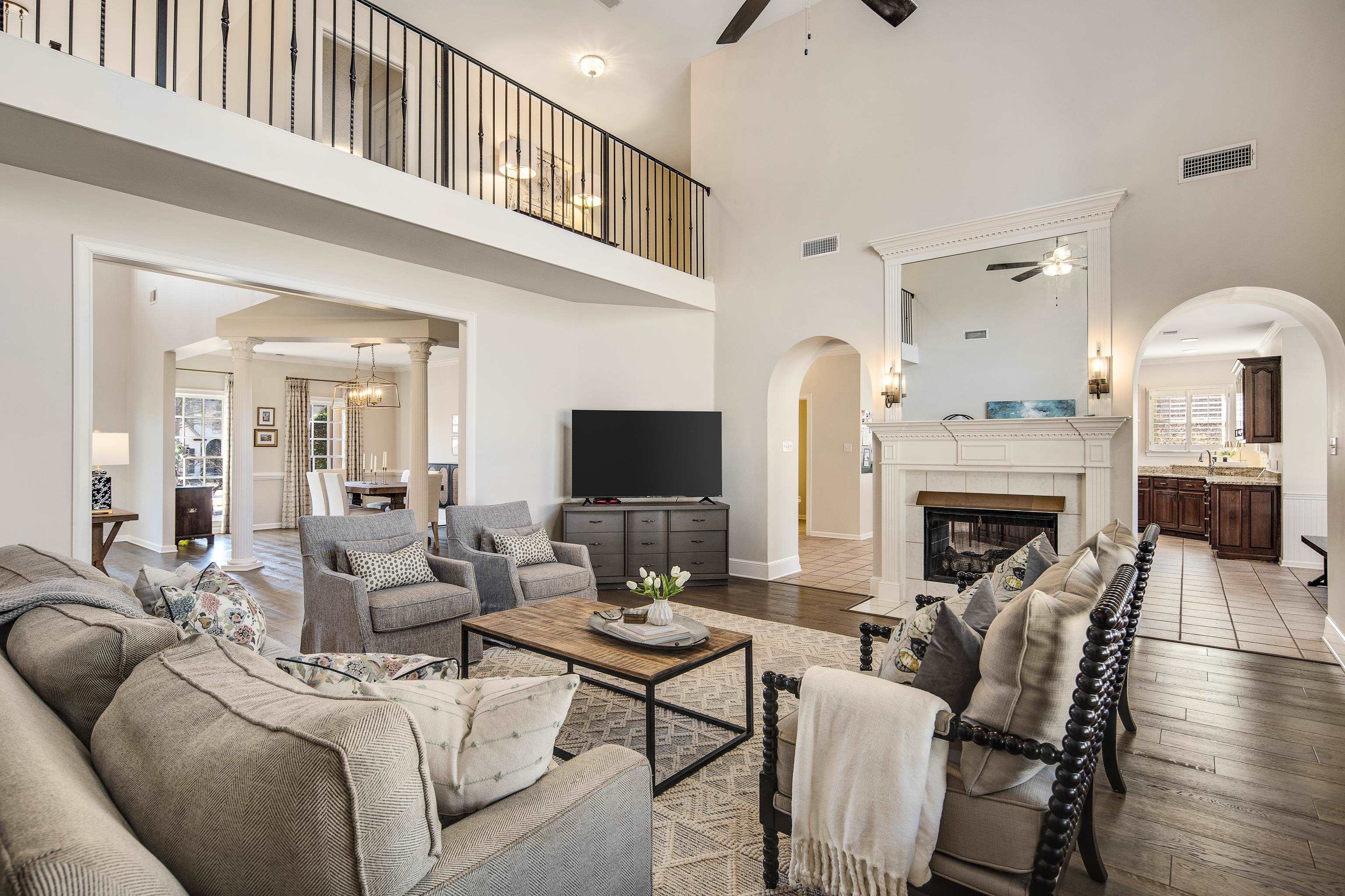 Collierville, Tennessee 38017, United States, 4 Bedrooms Bedrooms, ,4 BathroomsBathrooms,Residential,Pending,79127