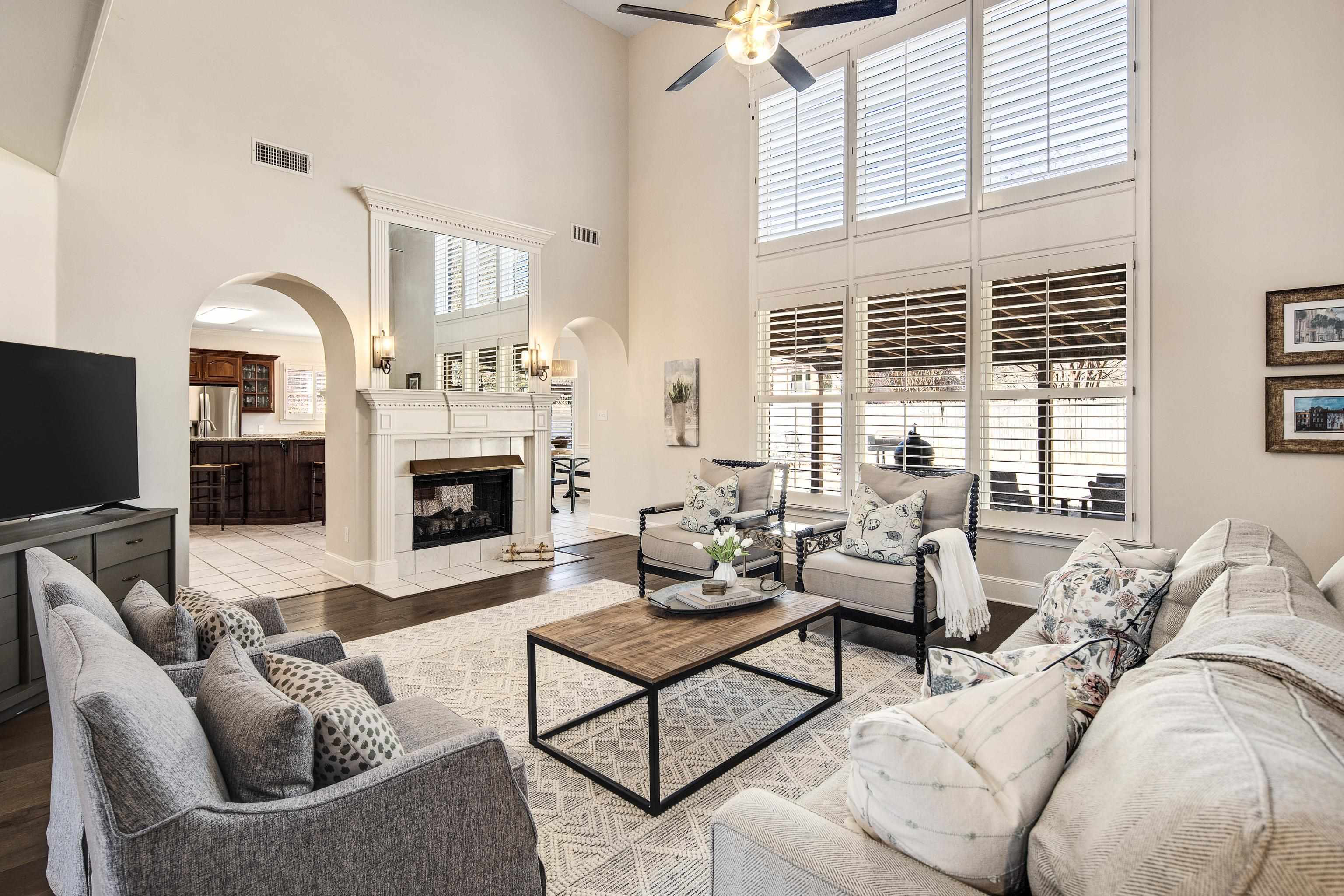 Collierville, Tennessee 38017, United States, 4 Bedrooms Bedrooms, ,4 BathroomsBathrooms,Residential,Pending,79127