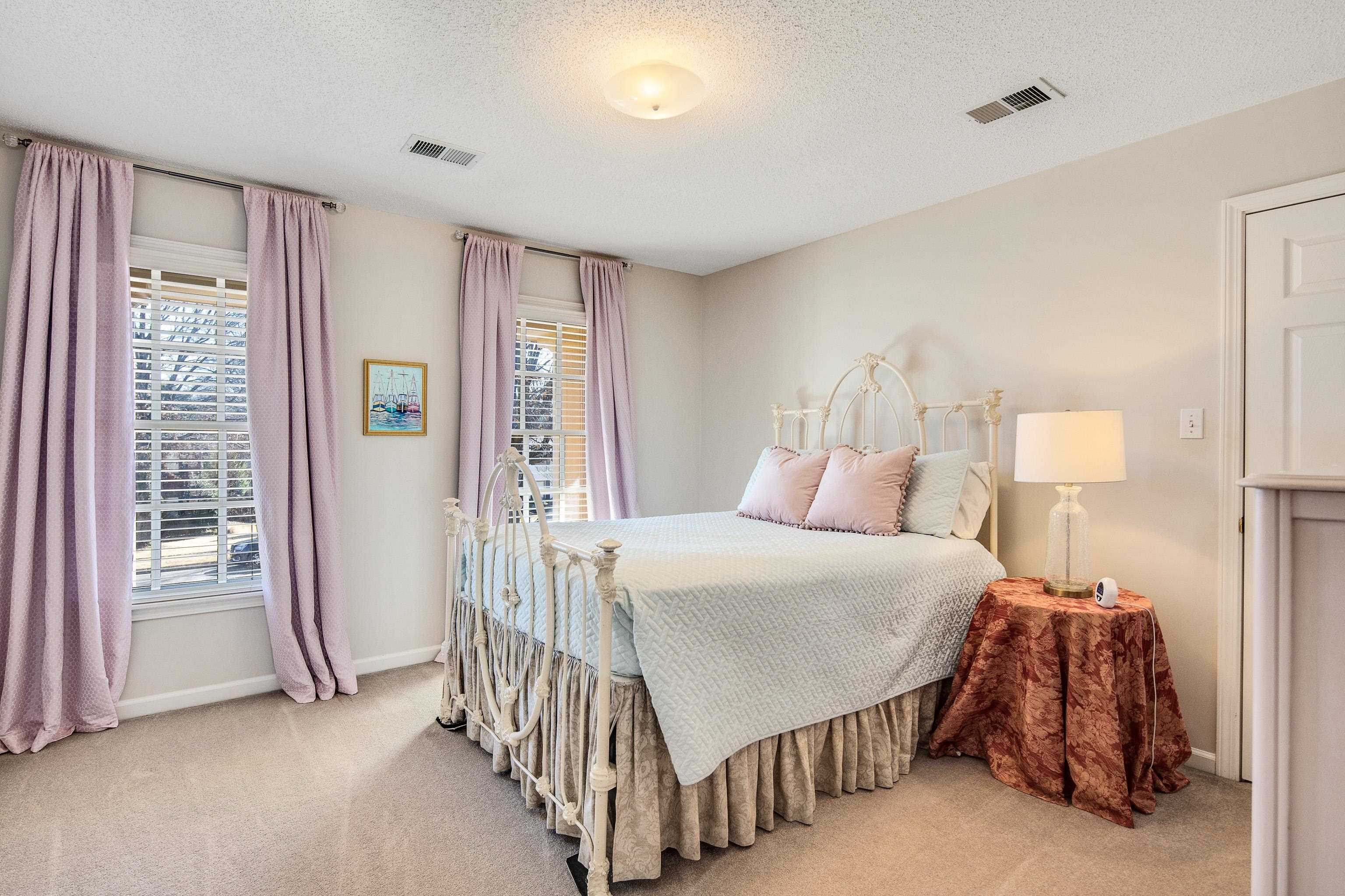 Collierville, Tennessee 38017, United States, 4 Bedrooms Bedrooms, ,4 BathroomsBathrooms,Residential,Pending,79127