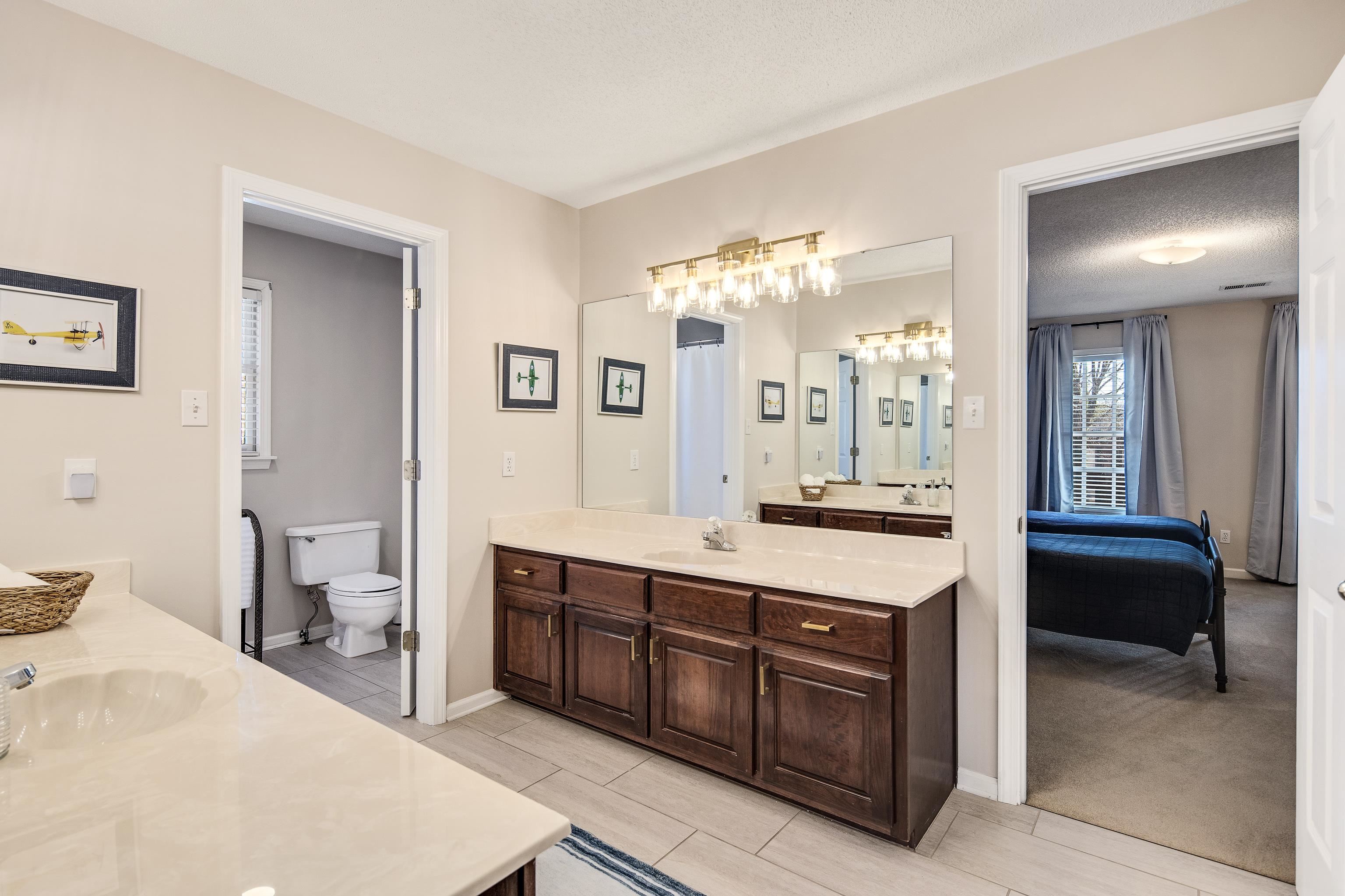 Collierville, Tennessee 38017, United States, 4 Bedrooms Bedrooms, ,4 BathroomsBathrooms,Residential,Pending,79127