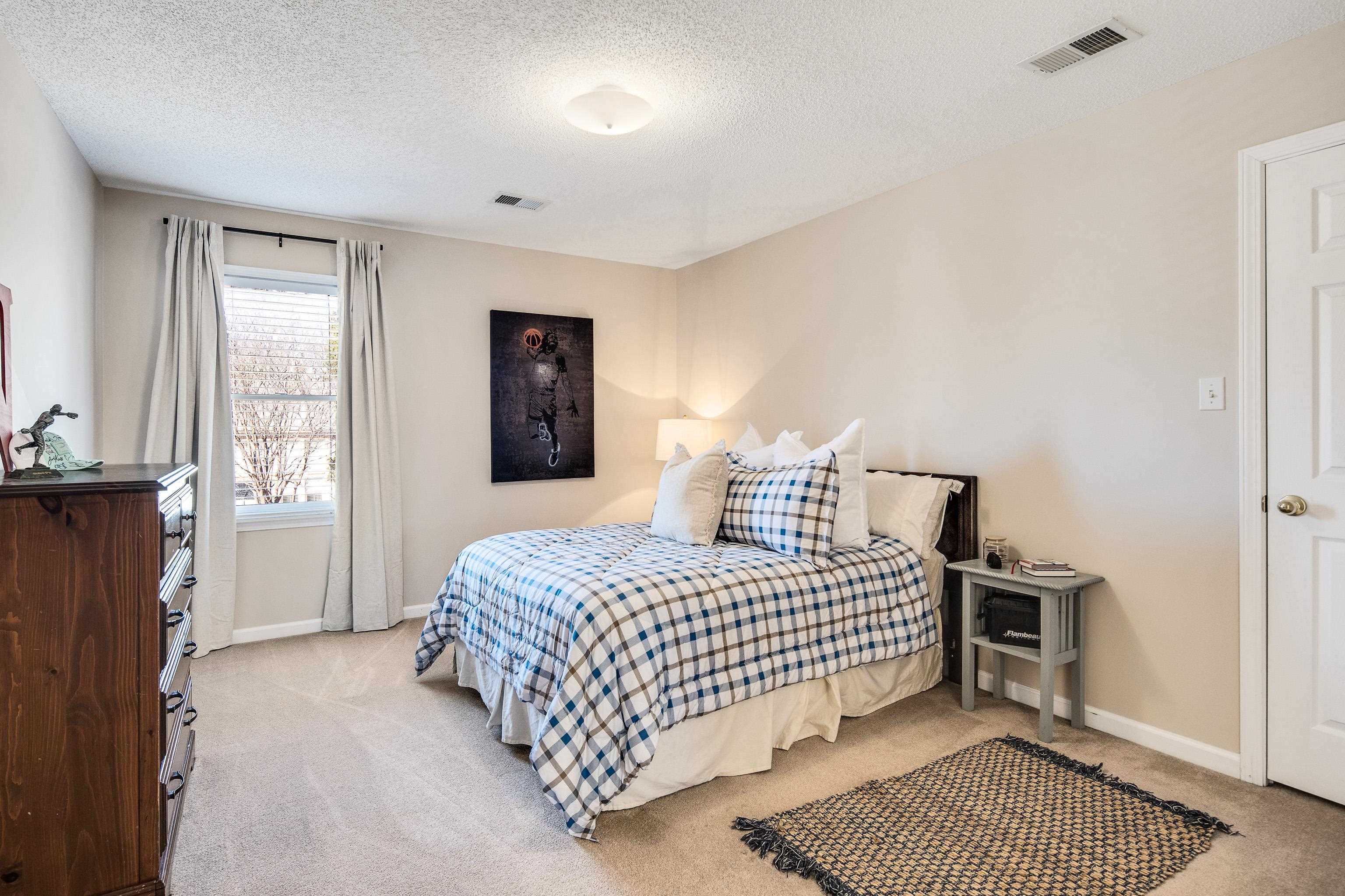 Collierville, Tennessee 38017, United States, 4 Bedrooms Bedrooms, ,4 BathroomsBathrooms,Residential,Pending,79127