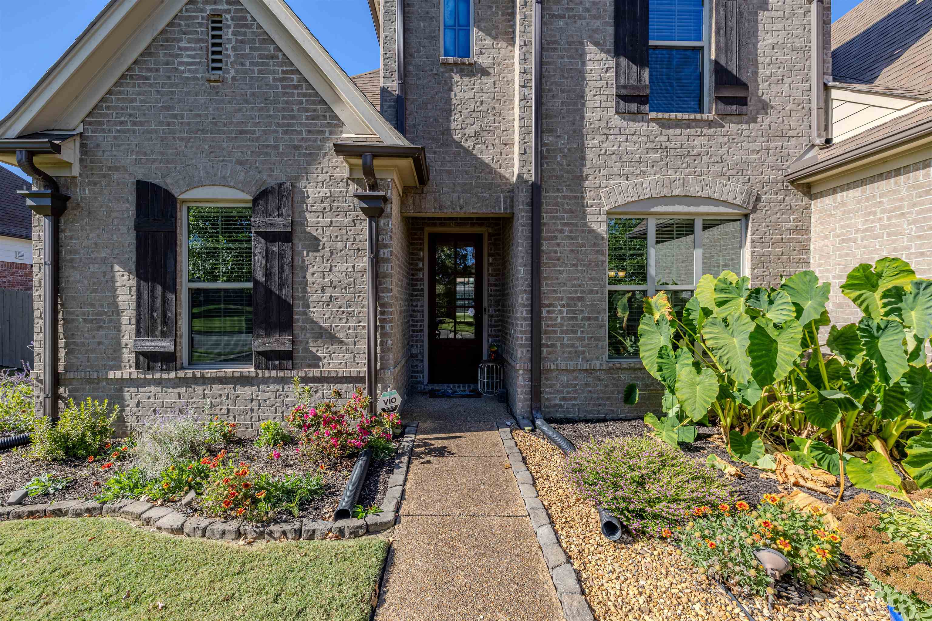 Collierville, Tennessee 38017, United States, 4 Bedrooms Bedrooms, ,3 BathroomsBathrooms,Residential,Pending,38207